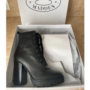 NWT Steve Madden Latch Boots